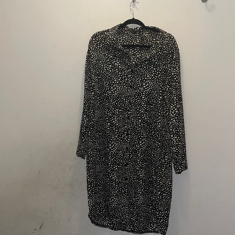 Trendy black/white splitter designed t shirt dress size 22